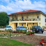 Kivotos Villa Studios